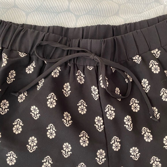 - Patterned Shorts - Picture 4 of 5